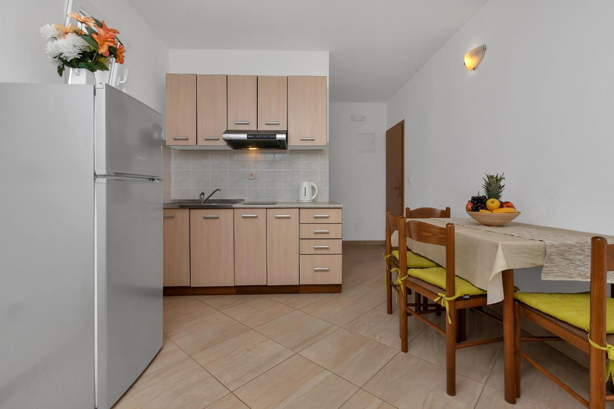 Apartments Ferdo Zivogosce Bilik gambar
