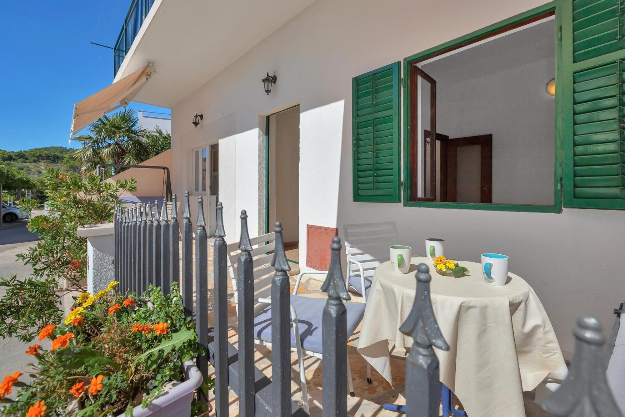 Apartments Ferdo Zivogosce Bilik gambar